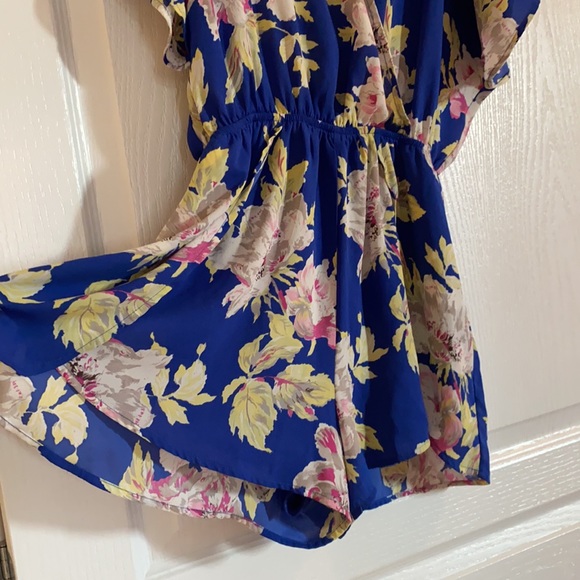 Floral short Romper - Picture 4 of 6